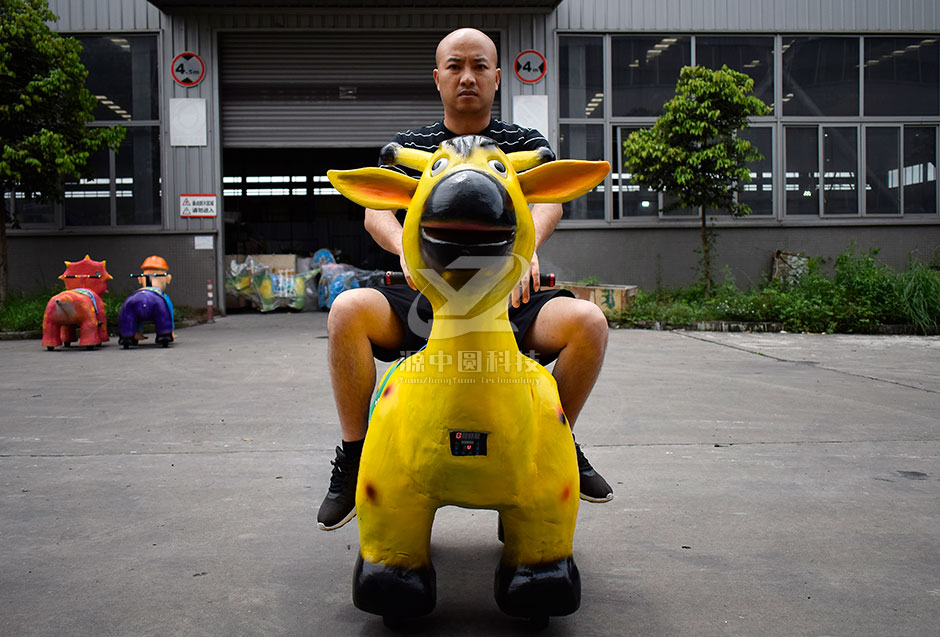 小鹿電動(dòng)車，小鹿童車，商場(chǎng)騎的小鹿