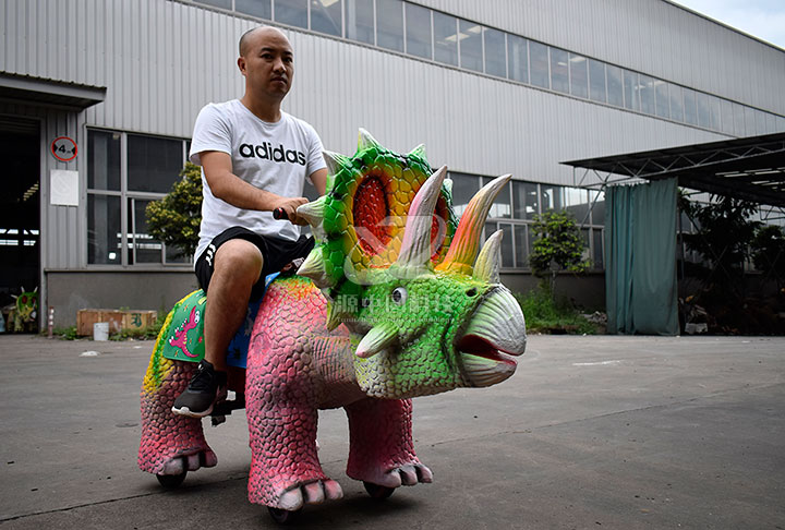 三角龍恐龍車測試