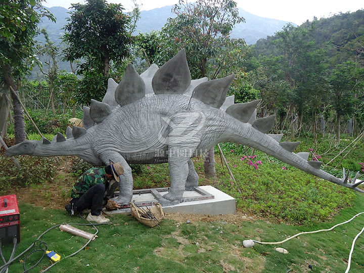 水泥雕塑劍龍制作，水泥恐龍制作